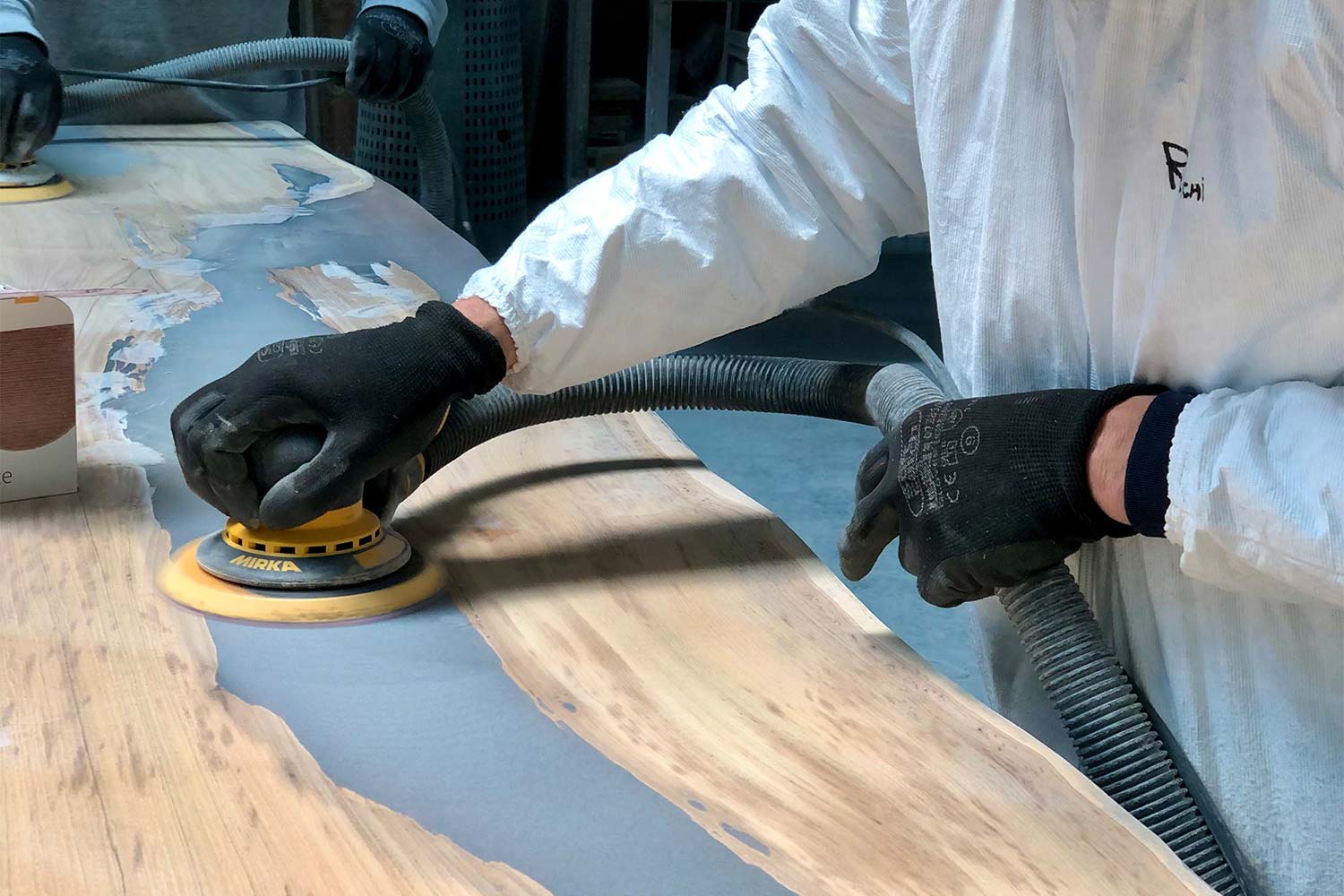 desing prodotto produzione arredo resina legno azimut design