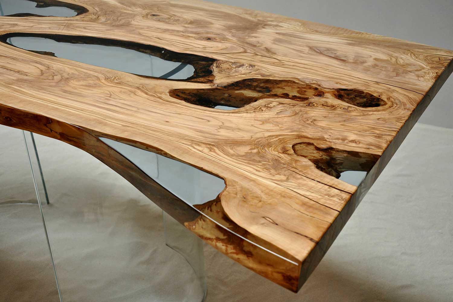 desing tavoli legno resina arredo legno azimut design