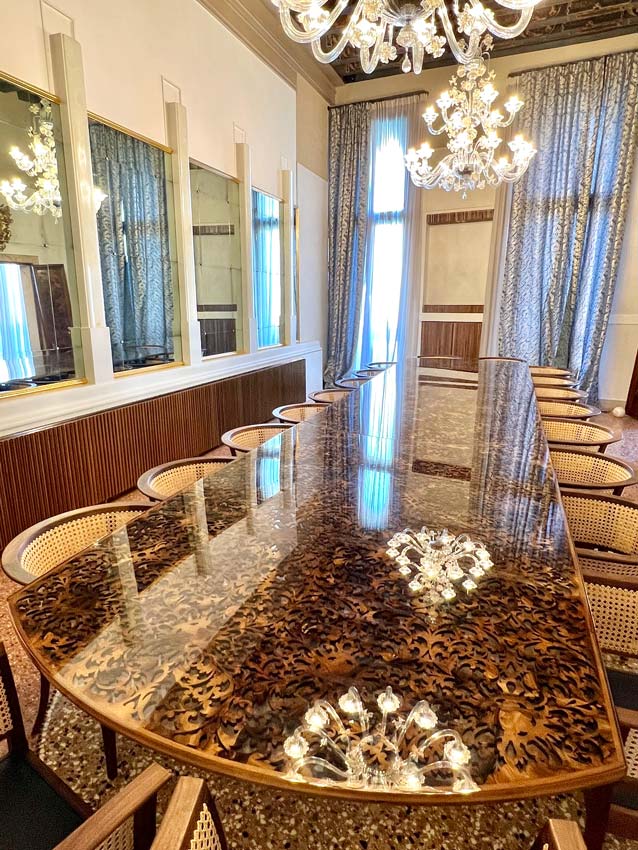 tavoli legno arredo resina desing palazzo garoni venezia azimut design 