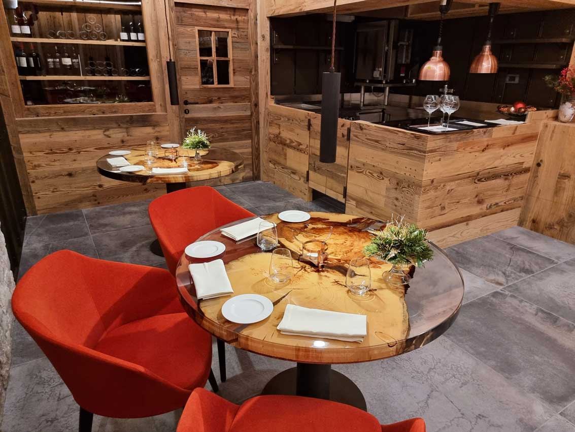 tavoli legno arredo resina desing ristorante due pini azimut design