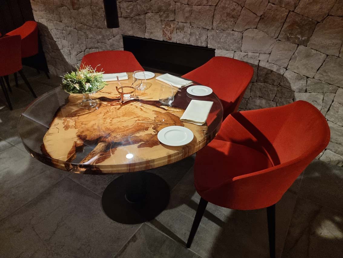 tavoli legno arredo resina desing ristorante due pini azimut design 
