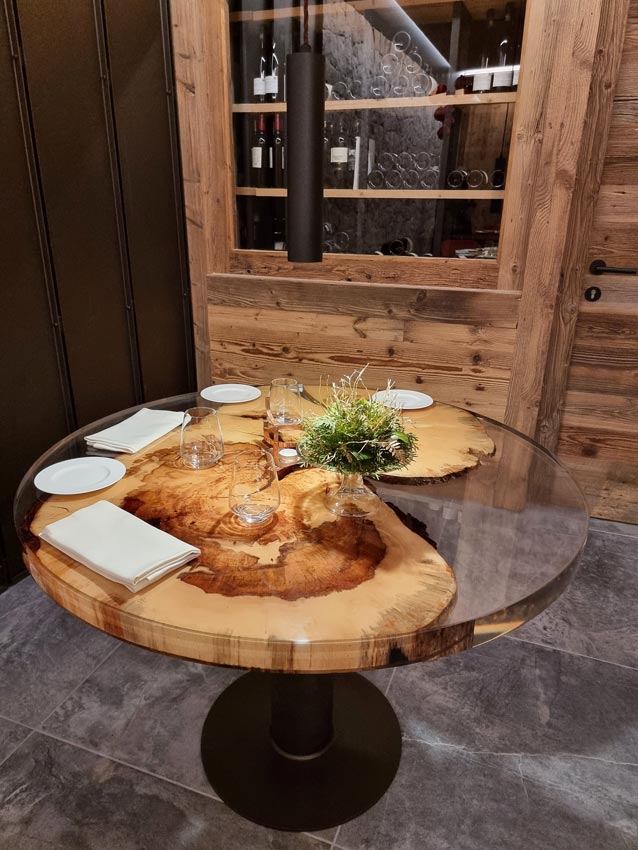 tavoli legno arredo resina desing ristorante due pini azimut design 