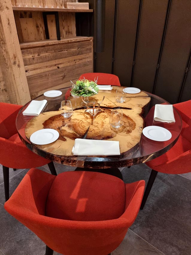 tavoli legno arredo resina desing ristorante due pini azimut design 